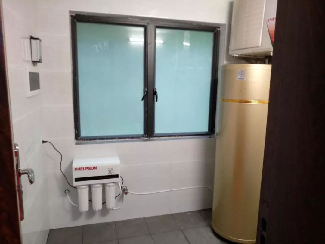 广东江门＂厕所革命＂成果：设置男女淋浴室 有热水