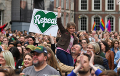 爱尔兰推翻堕胎禁令：孕