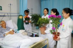 关爱退役老兵,传承红色基因丨山东菏泽护士节致敬八旬退役军人	
